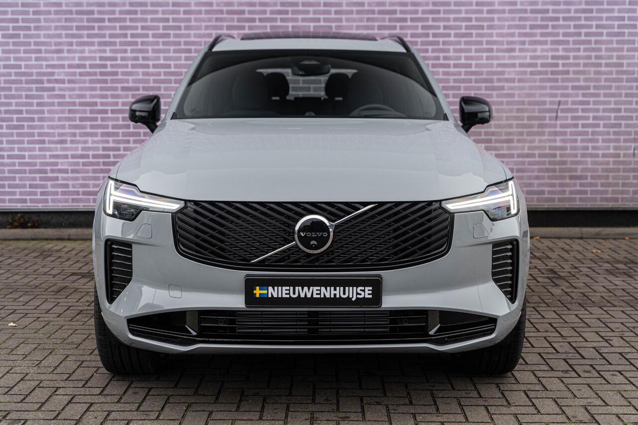 Volvo XC90 T8 Plug-in hybrid AWD Ultra Dark | 7-Zits | Google | Longe Range | Luchtvering | Bowers & Wilkins Audio | Nappa Leder | Head-up Display | Standkachel | Getint Glas | Schuif-/Kanteldak | 22" LM