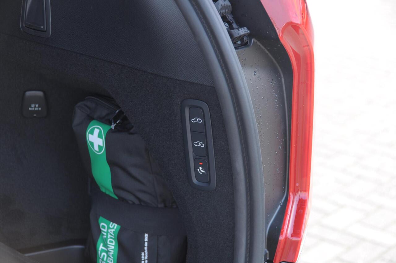 Volvo XC90 T8 455PK Recharge AWD Ultra Dark Long range / Luchtvering / Polestar Tuning / HEICO verlaging / Trekhaak / Head-up display / Stoelverwarming en ventilatie / Massagestoelen / Memory seats / Adaptive cruise control / 360 Camera /