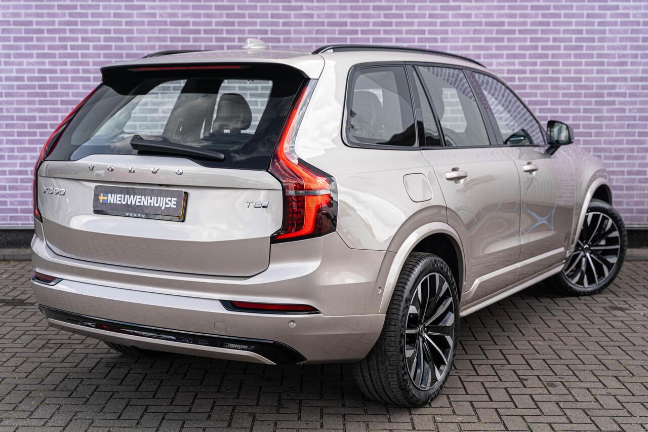 Volvo XC90 2.0 T8 Plug-in hybrid AWD Ultra Dark | Luchtvering | Massagestoelen | Stoelventilatie | Trekhaak | Bowers & Wilkins audio | Schuif-/Kanteldak |Stoelverwarming | 360 Camera | Head-up Display | Lederen Bekleding | 7-Zits | Google | Longe Range |