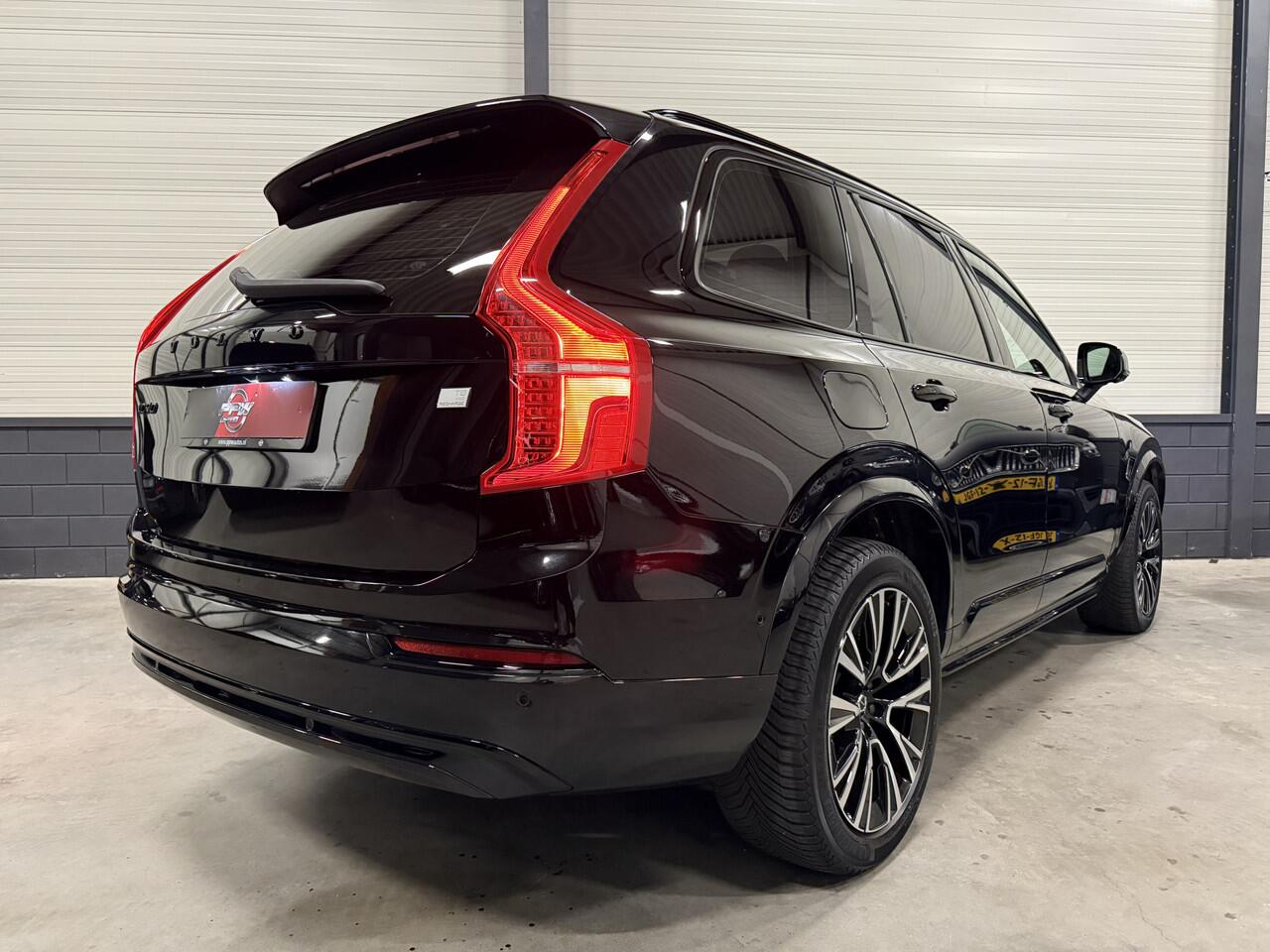 Volvo XC90 T8 Recharge AWD Ultimate Dark PANO/LUCHTVERING/HEAD-UP/H&K/MASSAGE+VENTILATIE/360CAMERA/ACC/PILOT-ASSIST/CRYSTAL-POOK/20"/BLACK-OPTIC/RECENT OH BEURT GEHAD BIJ VOLVO