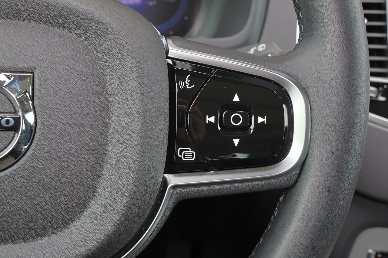 Volvo XC90 T8 Recharge AWD Ultra Bright - Panorama/schuifdak - IntelliSafe Assist & Surround - Harman/Kardon audio - Adaptieve LED koplampen - Parkeercamera achter - Verwarmde voorstoelen, stuur & achterbank - Parkeersensoren voor & achter - Elektr. bedienb. voorsto