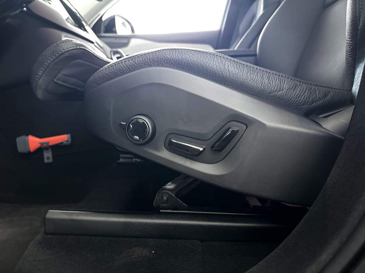 Volvo XC90 T8 Recharge AWD Ultimate Dark | Panoramadak | Head-up Display | Harman Kardon | 360º camera | Luchtvering | Stoel- en Stuurverwarming | Trekhaak