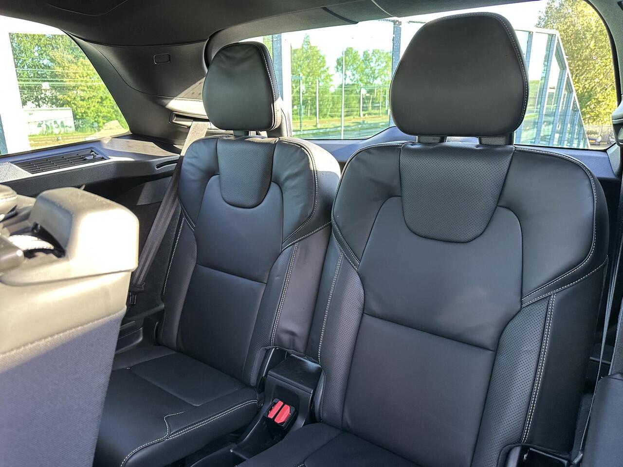 Volvo XC90 2.0 T8 Recharge AWD Ultra Dark / Trekhaak / Pano. dak / Luchtvering / Head-up display / Bowers & Wilkins / 22" velgen / Elek. verstelbare stoelen / Stoelen voor + achter en stuur verwarmd /