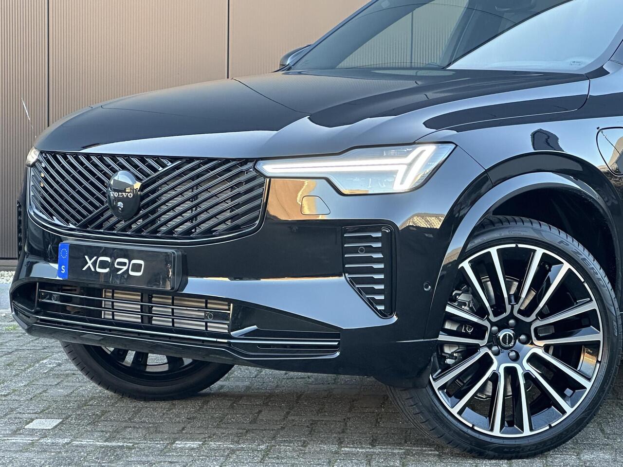 Volvo XC90 2.0 T8 Plug-in hybrid AWD Ultra Dark Exec. Ed. Panorama dak / Luchtvering / Bowers& Wilkins audio / Head-up display / Geventileerd leder met massagefunctie voorstoelen / Nubuck hemelbekl. / 22 inch wielen