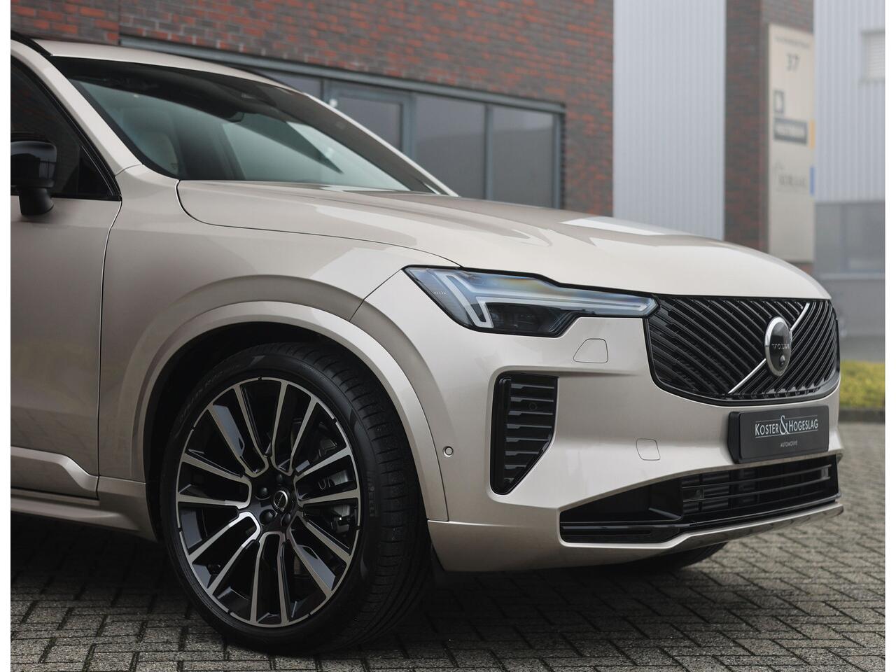 Volvo XC90 T8 AWD Ultra Dark | Direct rijden - Luchtvering - Trekhaak - Bowers&Wilkins