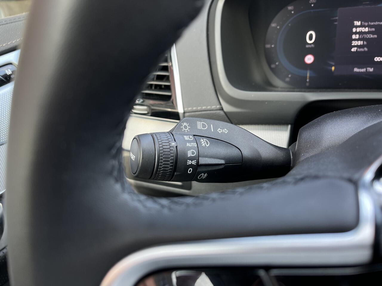 Volvo XC90 2.0 T8 Plug-in hybrid AWD Ultimate Dark | Luchtvering | Bowers & Wilkins Audio | Trekhaak | Carplay | 360'' Camera