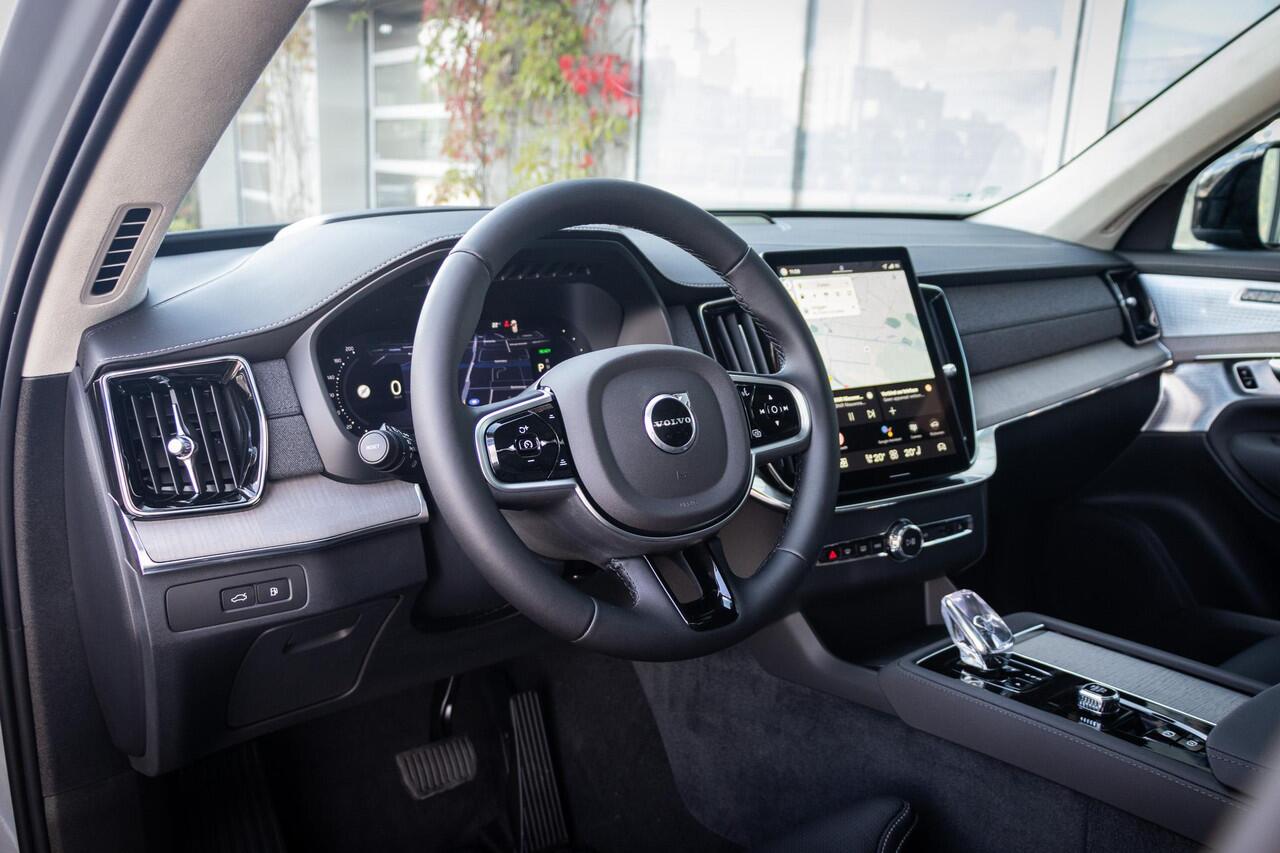 Volvo XC90 T8 Plug-in hybrid AWD Ultra Dark | Bowers & Wilkins Premium Audio | Luchtvering | 360 Camera | Head-Up | Massage + ventilatie | Extra Getint Glas | Trekhaak inklapbaar |