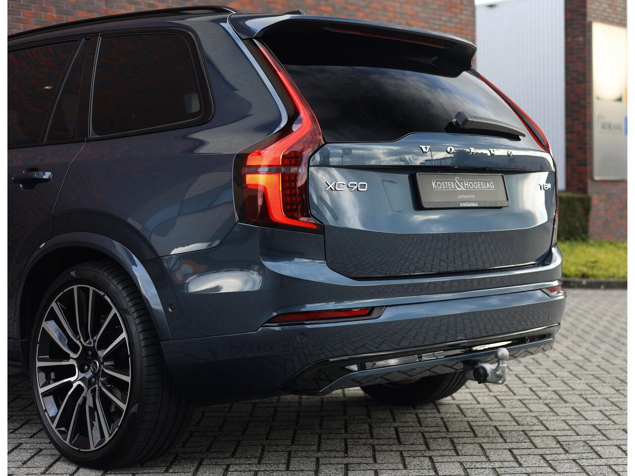 Volvo XC90 T8 AWD Ultra Dark | Pano - Massage - Trekhaak - B&W