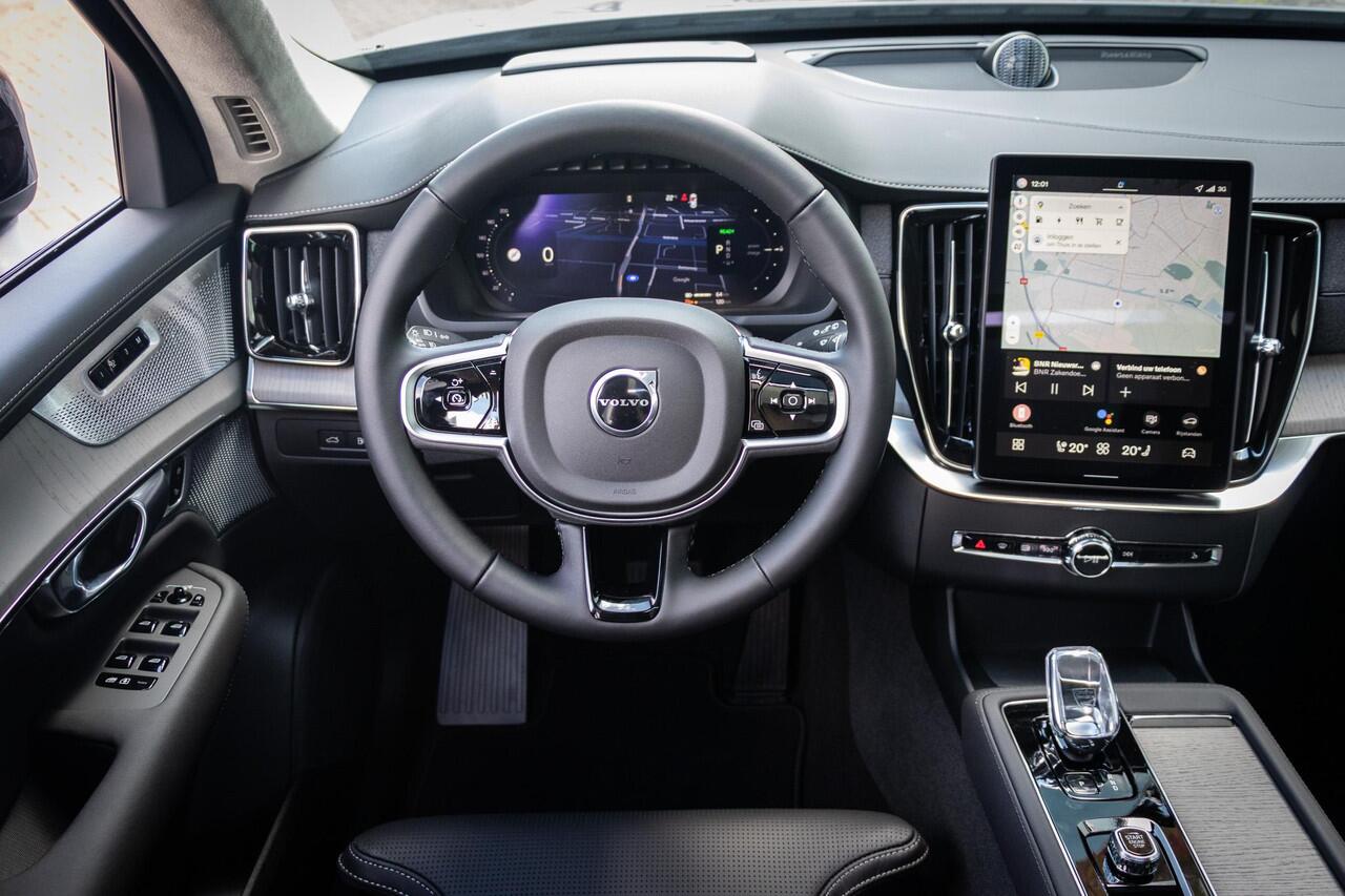 Volvo XC90 T8 Plug-in hybrid AWD Ultra Dark | Bowers & Wilkins Premium Audio | Luchtvering | 360 Camera | Head-Up | Massage + ventilatie | Extra Getint Glas | Trekhaak inklapbaar |