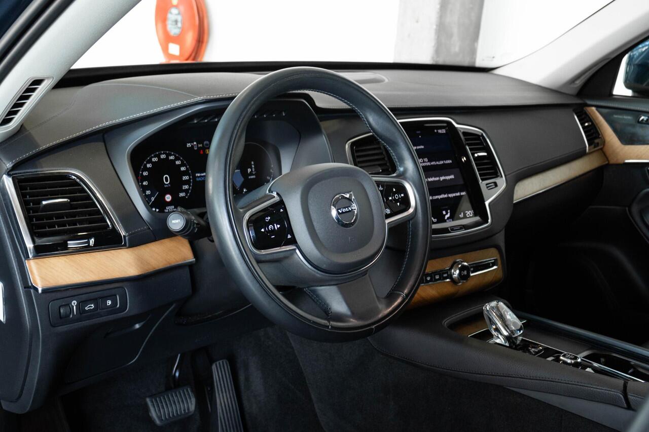 Volvo XC90 T8 Recharge AWD Inscription | Panoramadak met schuif-/kantelfunctie| Semi elektrische trekhaak | Verwarmbare voorstoelen | Verwarmbaar stuurwiel | Premium audio by Harman Kardon | Rondom zichtcamera | Standkachel | Adaptieve cruise control | 20 inch Lich