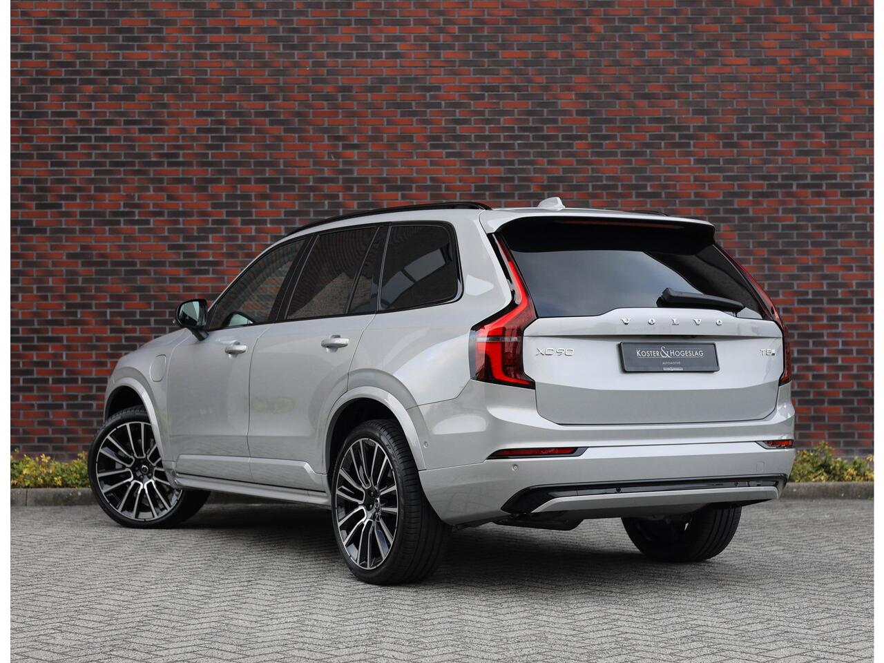 Volvo XC90 T8 AWD Ultra Dark | Pano - Trekhaak - B&W