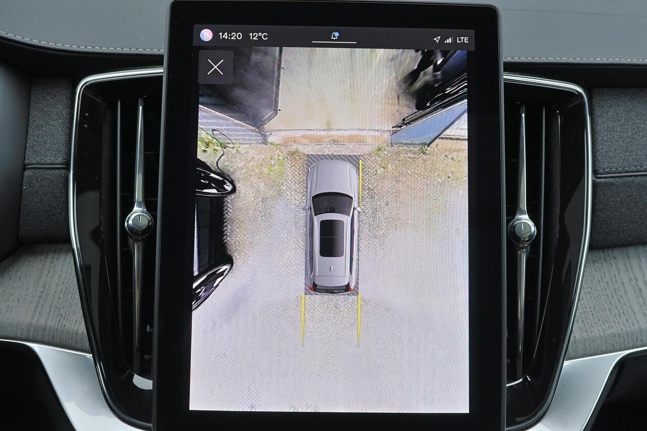 Volvo XC90 T8 Recharge AWD Ultra Dark - Luchtvering - Panorama/schuifdak - IntelliSafe Assist & Surround - 360º Camera - B&W Audio - Verwarmde voorstoelen, stuur & achterbank - Parkeersensoren voor & achter - Elektr. bedienb. voorstoelen met geheugen - Head up displ