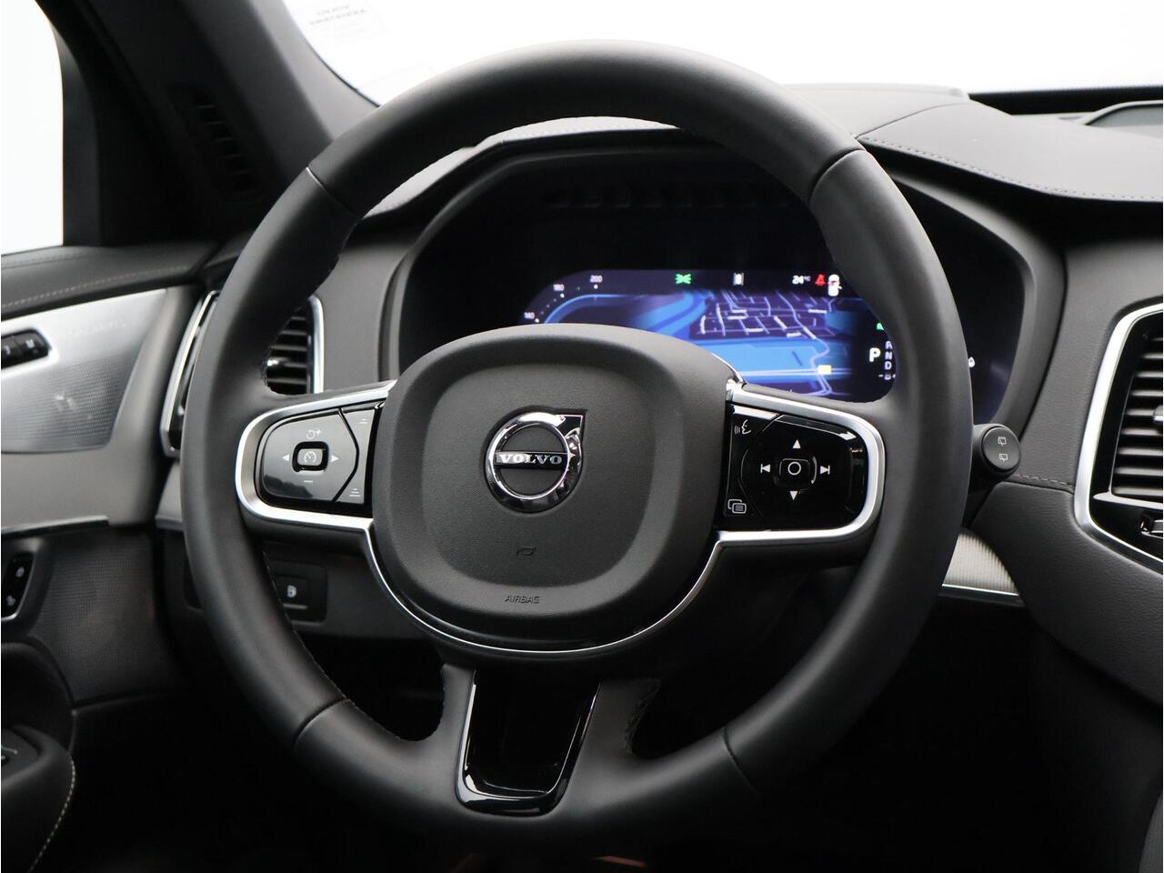 Volvo XC90 T8 455PK Recharge AWD Ultra Dark / Luchtvering / B&W Audio / Trekhaak / 22" / 360gr Camera / Extra Getint Glas / Contourstoelen Nappa /