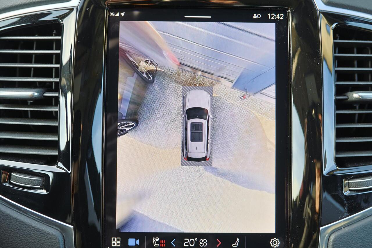 Volvo XC90 T8 Recharge AWD Ultra Dark - Panorama/schuifdak - IntelliSafe Assist & Surround - 360º Camera - Harman/Kardon audio - Adaptieve LED koplampen - Verwarmde voorstoelen, stuur & achterbank - Parkeersensoren voor & achter - Elektr. bedienb. voorstoelen met ge