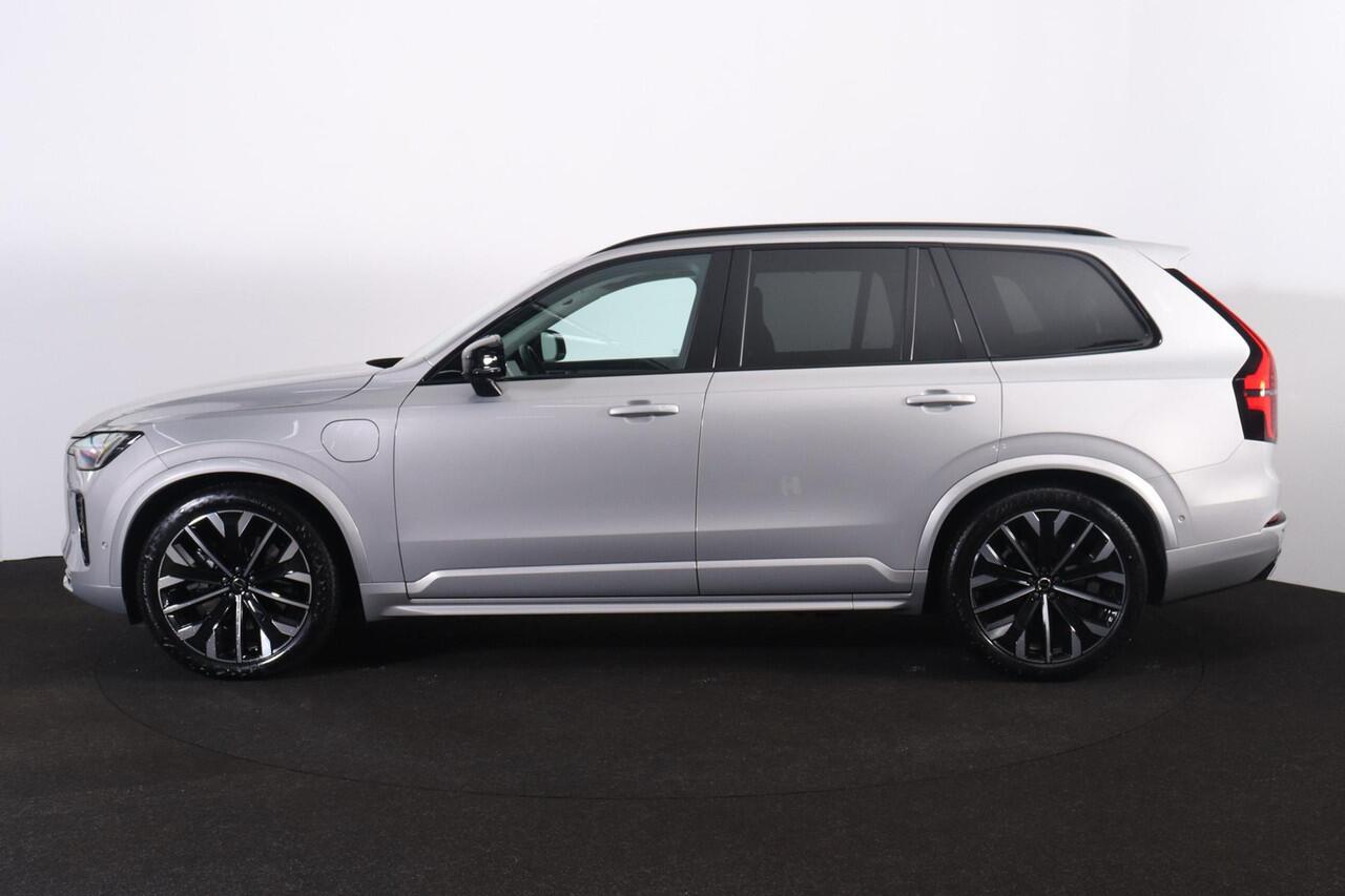 Volvo XC90 T8 Recharge AWD Ultra Dark - Luchtvering - Panorama/schuifdak - IntelliSafe Assist & Surround - 360º Camera - B&W Audio - Verwarmde voorstoelen, stuur & achterbank - Parkeersensoren voor & achter - Elektr. bedienb. voorstoelen met geheugen - Head up displ