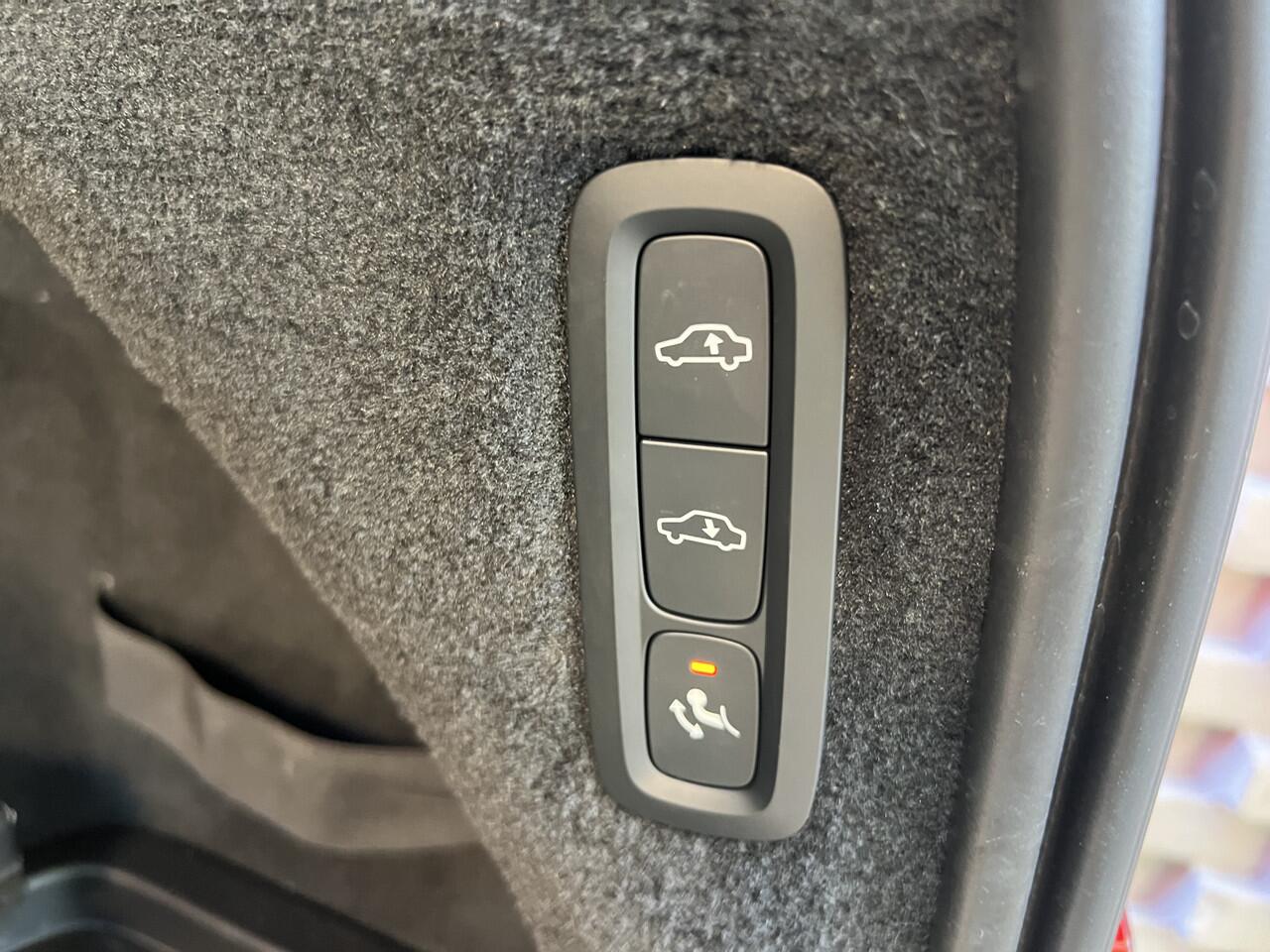 Volvo XC90 2.0 T8 Twin Engine AWD R-Design Luchtvering 360gr camera Panoramadak