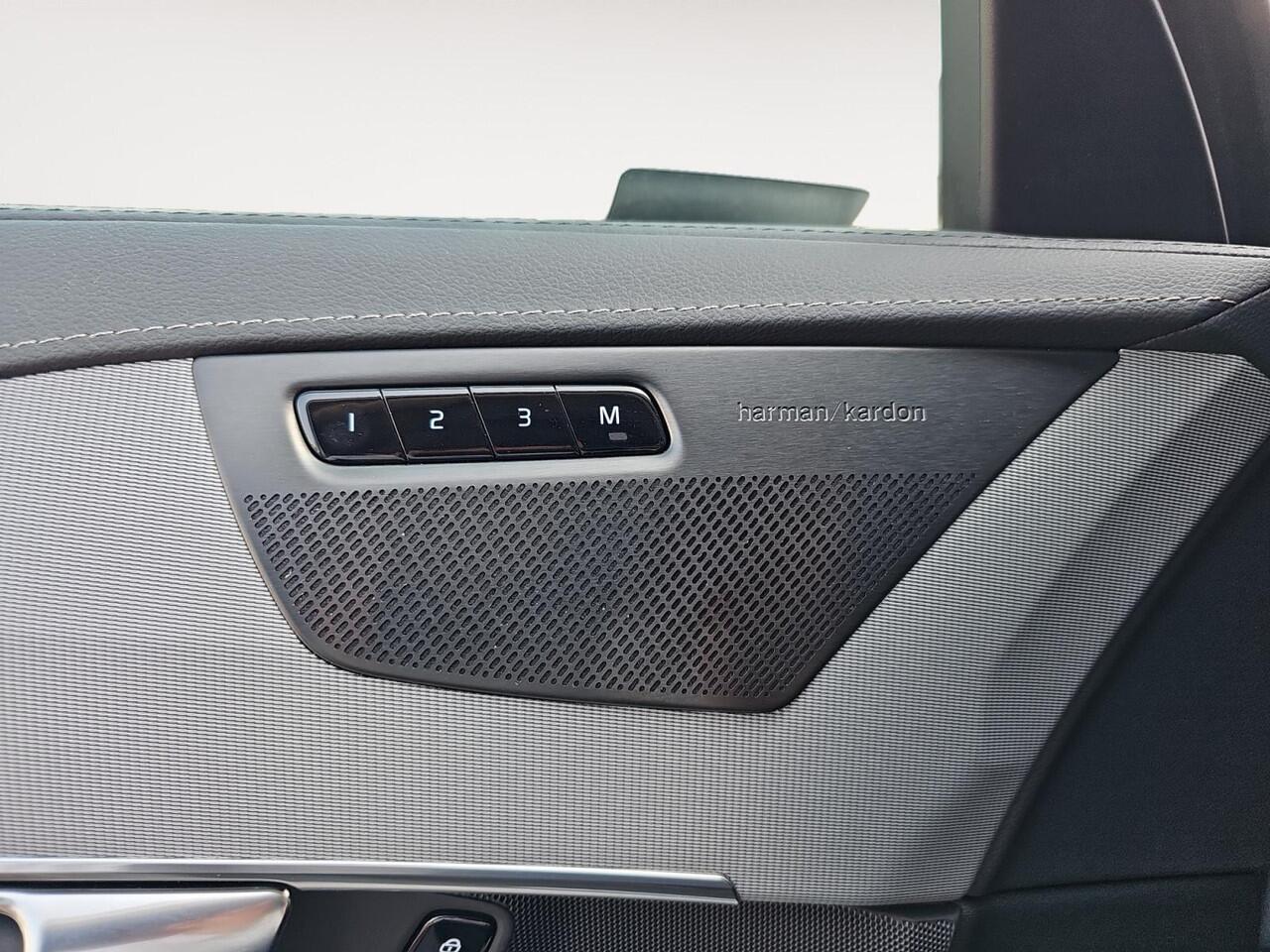 Volvo XC90 2.0 T8 Recharge AWD Plus Bright | Panoramadak | Extra getint glas | Head-up Display | 360 graden camera |