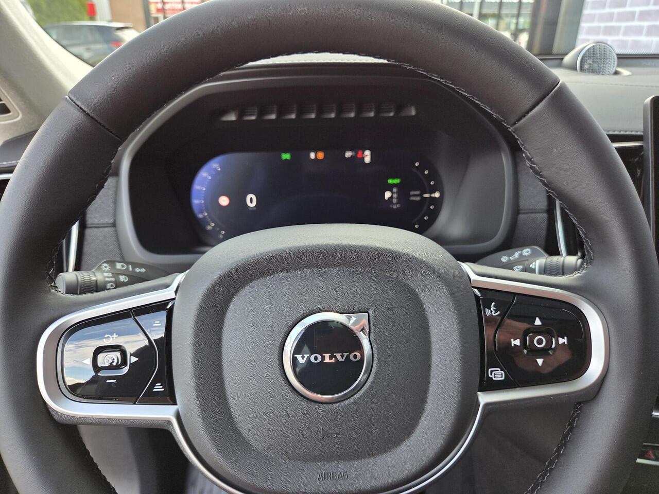 Volvo XC90 T8 Plug-in hybrid AWD Ultra Bright | Trekhaak | Nappa leder met massage | Actieve luchtvering | Bowers & Wilkins | 22" 7-Dubbel Spaaks | Extra getint glas