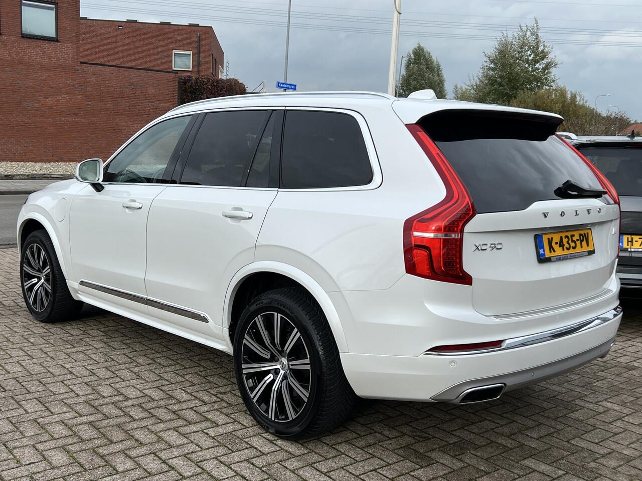 Volvo XC90 2.0 T8 Recharge 392 pk AWD Inscription 7-P Panoramadak Trekhaak Luchtvering 360 Camera Harman Kardon Pilot Assist Stuur + Stoelverwarming + Koeling Nappa Leer Head Up 20 Inch + All Season Plug in Hybride NL Auto Vol Opties