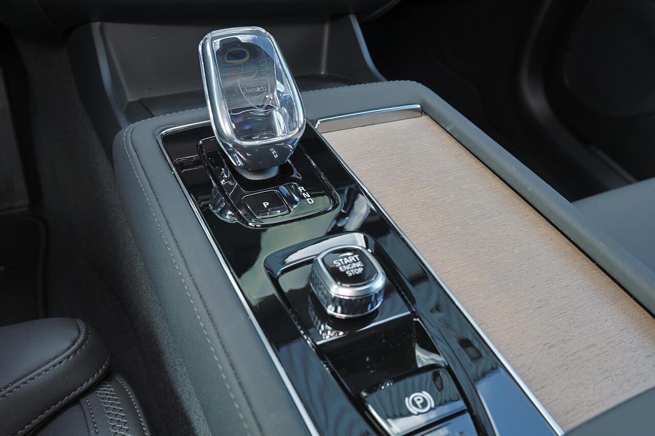 Volvo XC90 T8 Recharge AWD Plus Dark - Panorama/schuifdak - IntelliSafe Assist & Surround - 360º Camera - Harman/Kardon audio - Verwarmde voorstoelen, stuur & achterbank - Parkeersensoren voor & achter - Elektr. bedienb. voorstoelen met geheugen - Draadloze tel. lad