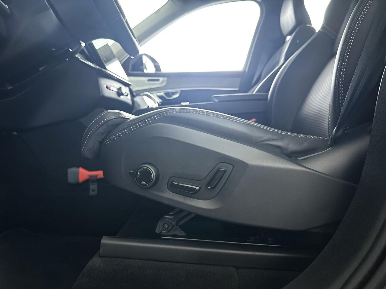 Volvo XC90 T8 Plug-in hybrid AWD Ultra Dark | Panoramadak | 360º camera | Luchtvering | Bowers&Wilkins | Massage | Stoelventilatie | Trekhaak