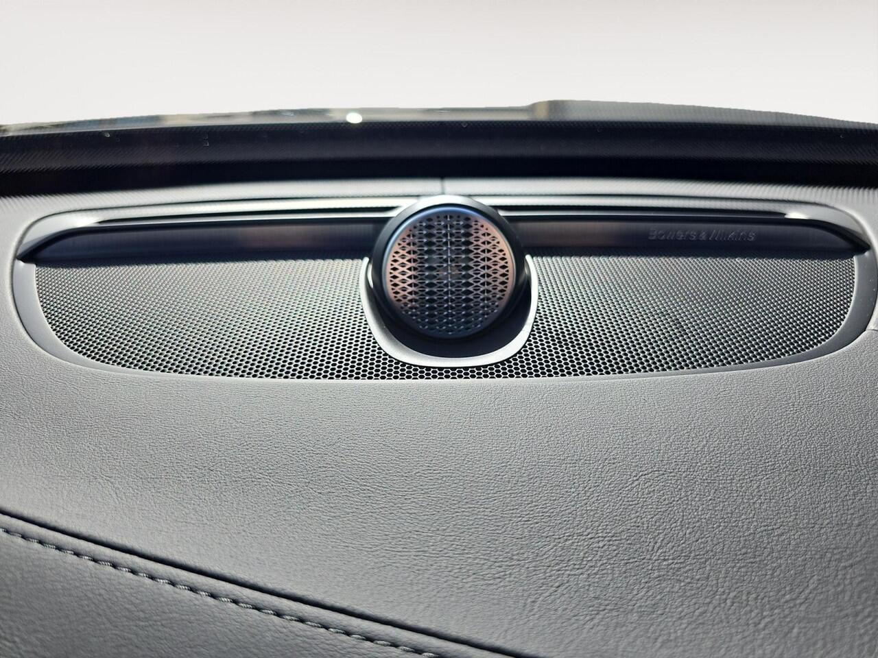Volvo XC90 2.0 T8 Plug-in hybrid AWD Ultra Dark | Luchtvering | Bowers & Wilkins Audio | Extra getint glas | Massagefunctie |