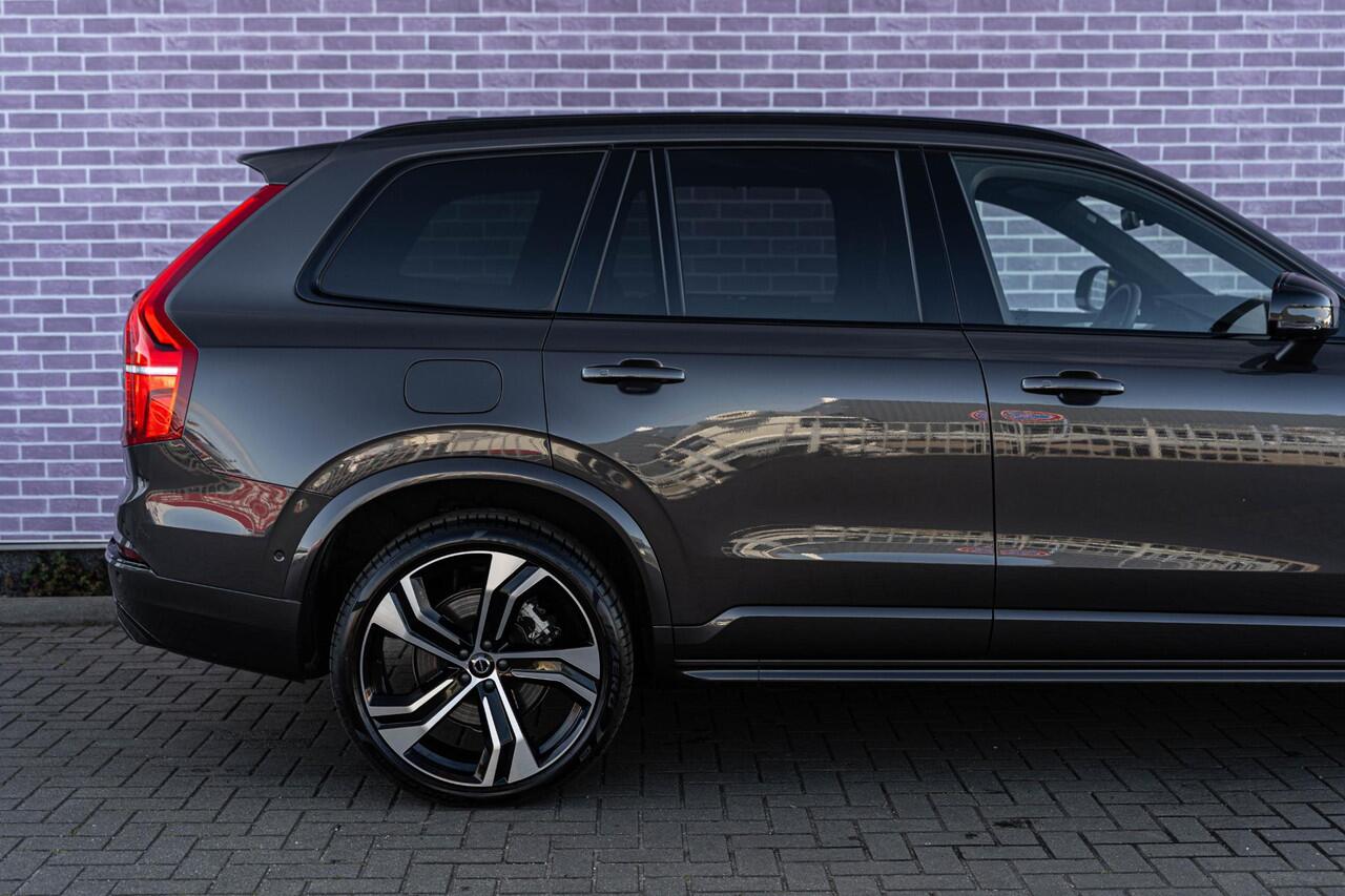 Volvo XC90 T8 Recharge AWD Ultimate Dark | Long Range | Google | Adaptieve Cruise | Schuif-/Kanteldak | Bowers & Wilkins Audio | 360° Camera | Head-Up Display | Stoel-/Stuurverwarming | Gelaagde Zijruit(en) | Getint Glas | 22" LM