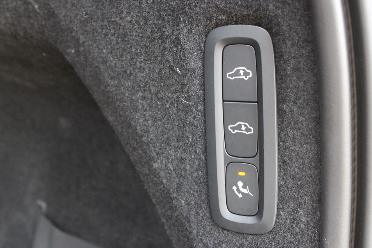 Volvo XC90 2.0 T8 Twin Engine AWD 7 persoons - 22 Inch - Luchtvering - Panoramadak - Comfortzetels - Harman Kardon - Dealer onderhouden - Head up - Topview camera - Adaptieve Cruise Control - Trekhaak