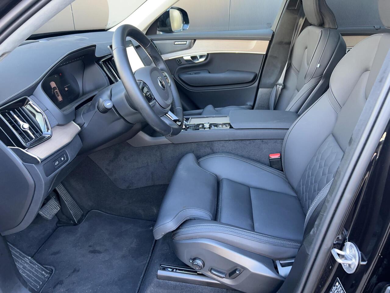 Volvo XC90 2.0 T8 Plug-in hybrid AWD Ultra Dark Panorama dak / Head-up display / Luchtvering / Elektr. stoelverstelling / Stoel-, stuur-, achterbank verwarming / Harman Kardon Audio