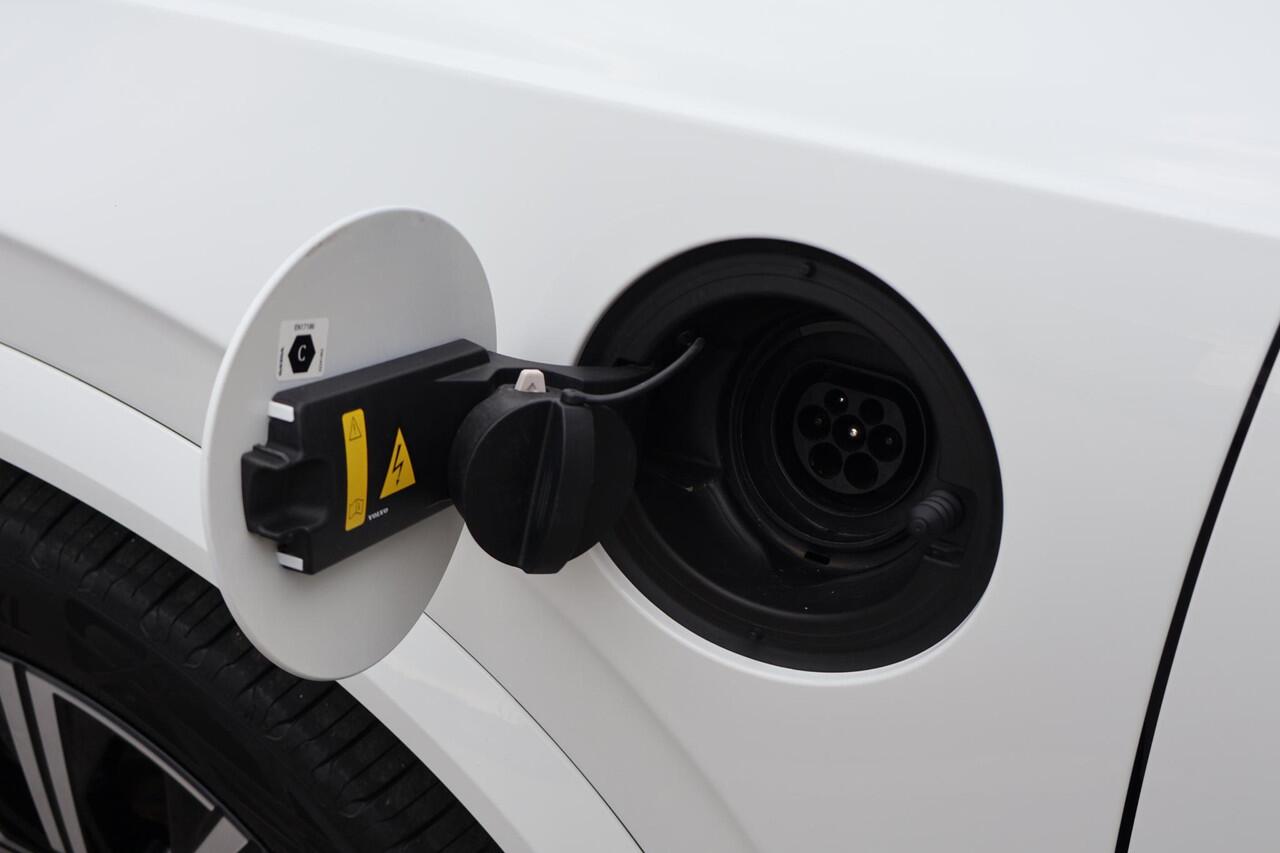 Volvo XC90 T8 Recharge AWD Inscription | Longe Range | Luchtvering | Wool blend bekleding | Panoramadak | Pilot assist