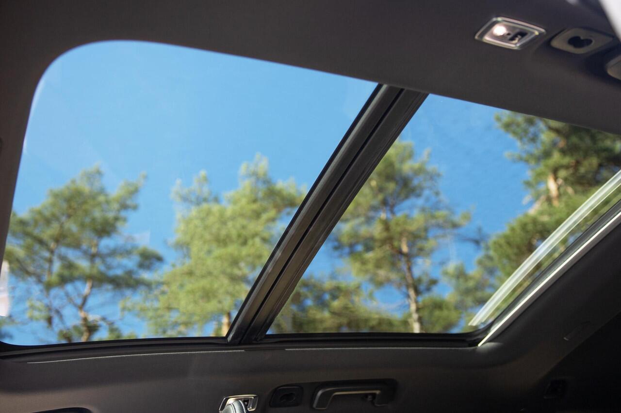 Volvo XC90 T8 Plug-in hybrid Ultra Dark | FACELIFT | Bowers&Wilkins | Massage+Ventilatie | Trekhaak | 22 Inch | Panoramadak | Head-Up | 360 Camera