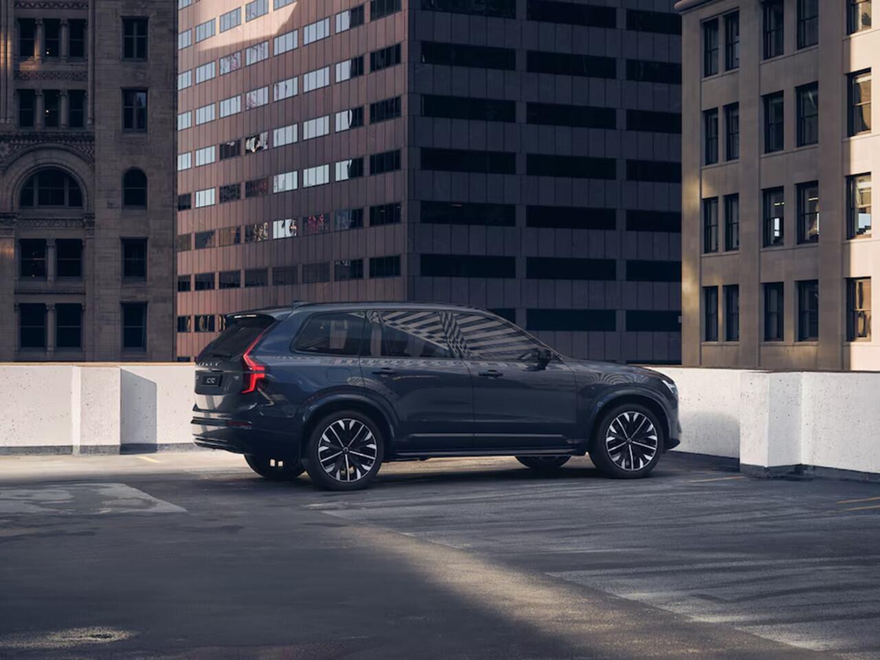 Volvo XC90 T8 Aut. Plug-in hybrid AWD Ultra Dark | Panoramadak | 360° camera | Luchtvering | Bowers & Wilkins | Stoel- en Stuurverwarming