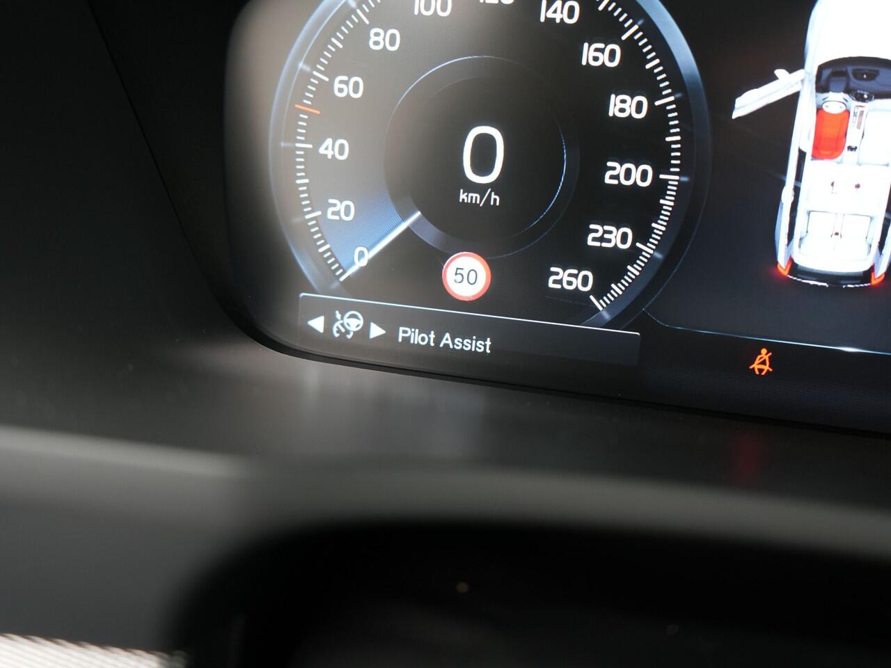 Volvo XC90 T8 Recharge AWD R-Design Plug In Hybrid 394pk 7 Persoons Dealer O.H. PHEV | Lederen Sportstoelen Memory | Pilot Assist | Harman Kardon | Adaptive Cruise | Navigatie | Apple Carplay | Camera | Virtual | L.M. 22" | DAB |