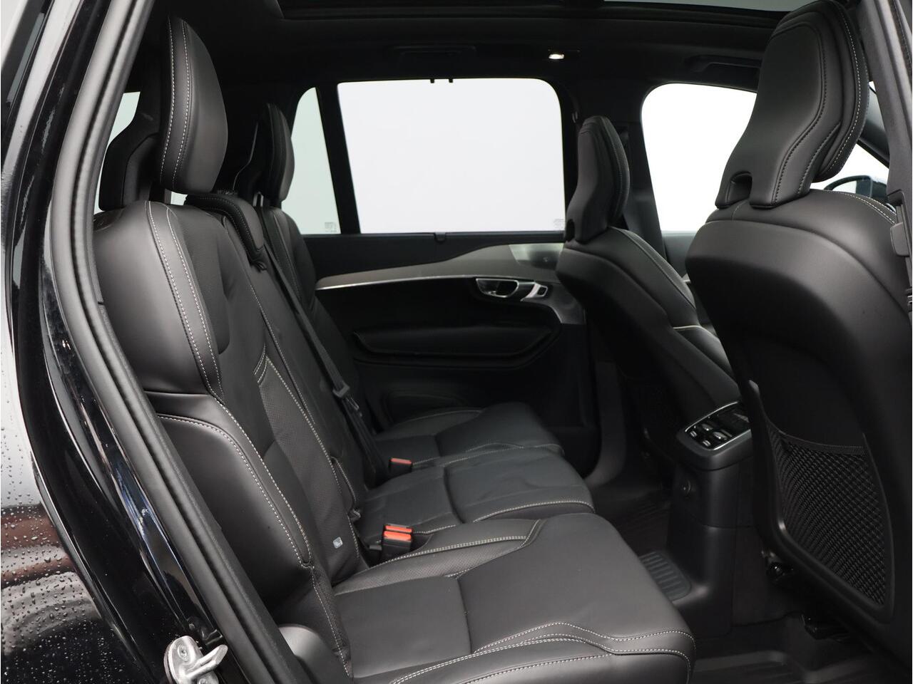 Volvo XC90 T8 455PK Recharge AWD Ultra Dark / Luchtvering / B&W Audio / Trekhaak / 22" / 360gr Camera / Extra Getint Glas / Contourstoelen Nappa /