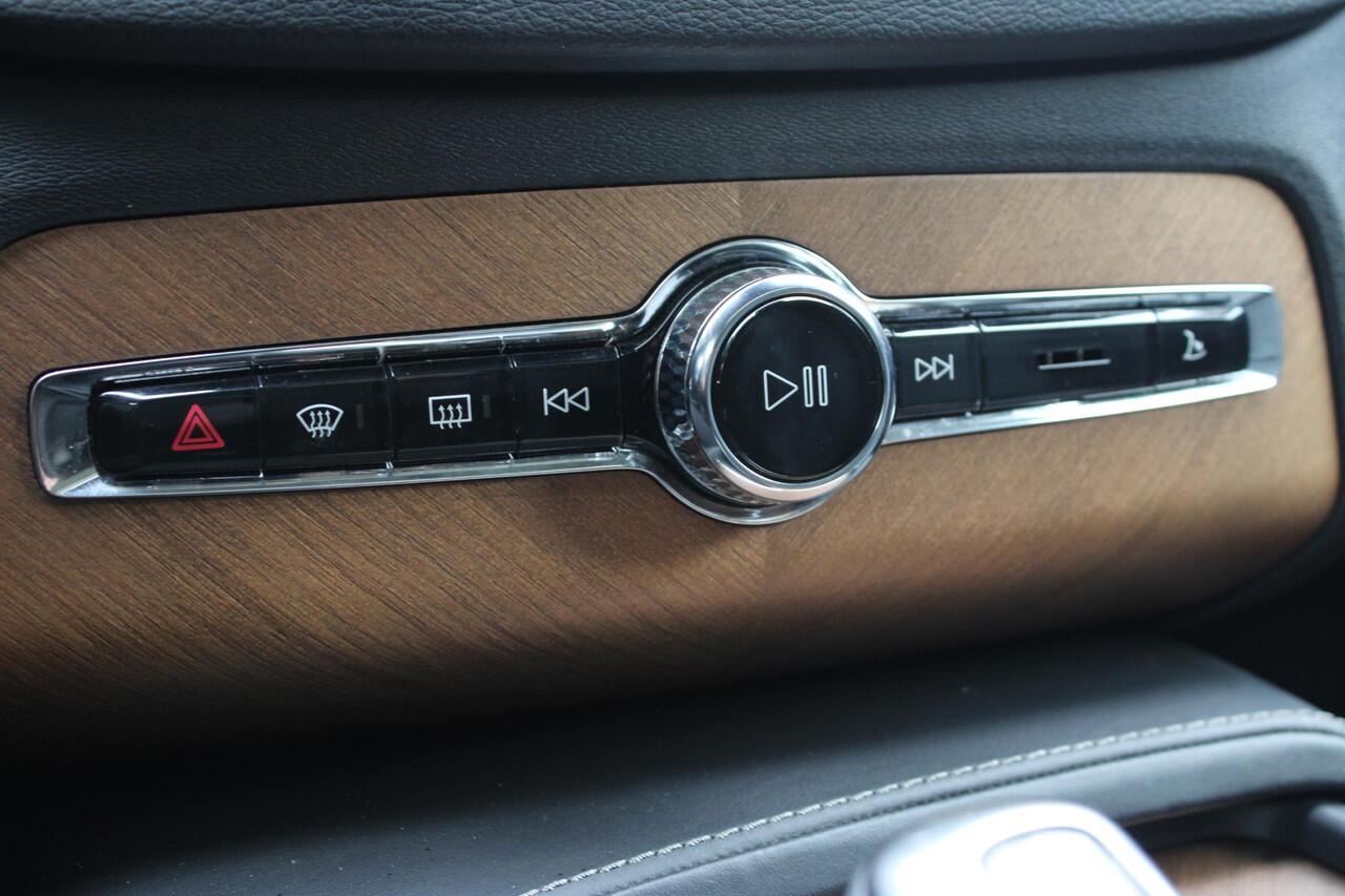 Volvo XC90 2.0 T8 Twin Engine AWD Inscription / 7 PERS / PANO DAK / LUCHTVERING / TREKHAAK / 390 PK