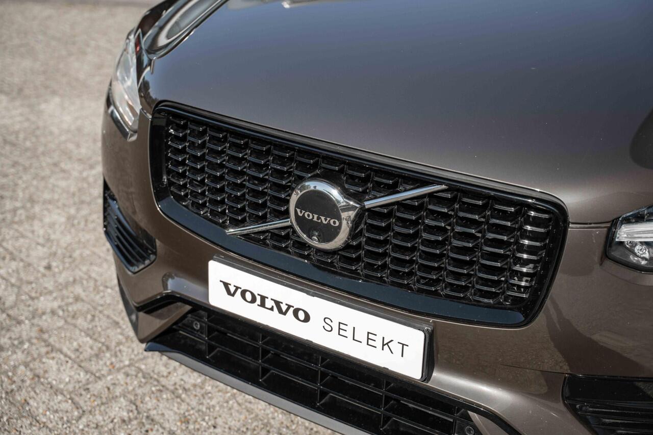 Volvo XC90 T8 Recharge AWD Ultimate Dark | Verwarmbare voorstoelen en stuurwiel | Head up display | Verwarmbare achterbank | Harman Kardon | Panoramadak | Luchtvering | Rondomzicht Camera| 21 inch Lichtmetalen velgen | Semi elektrische trekhaak | Alarmklasse 3