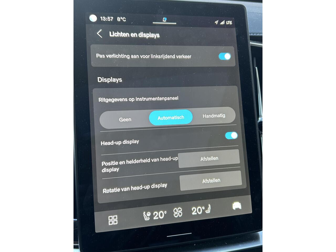 Volvo XC90 2.0 T8 Plug-in hybrid AWD Ultra Dark Panorama dak / Head-up display / Luchtvering / Elektr. stoelverstelling / Stoel-, stuur-, achterbank verwarming / Harman Kardon Audio