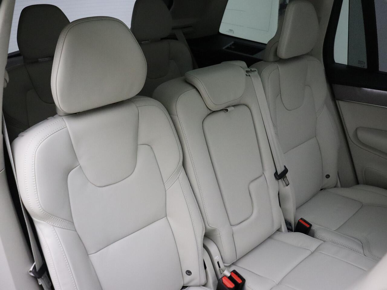 Volvo XC90 T8 455pk AWD Ultra Dark / Luchtvering / B&W Audio / Stoelventilatie / Massage / Gelamineerde zijruiten /