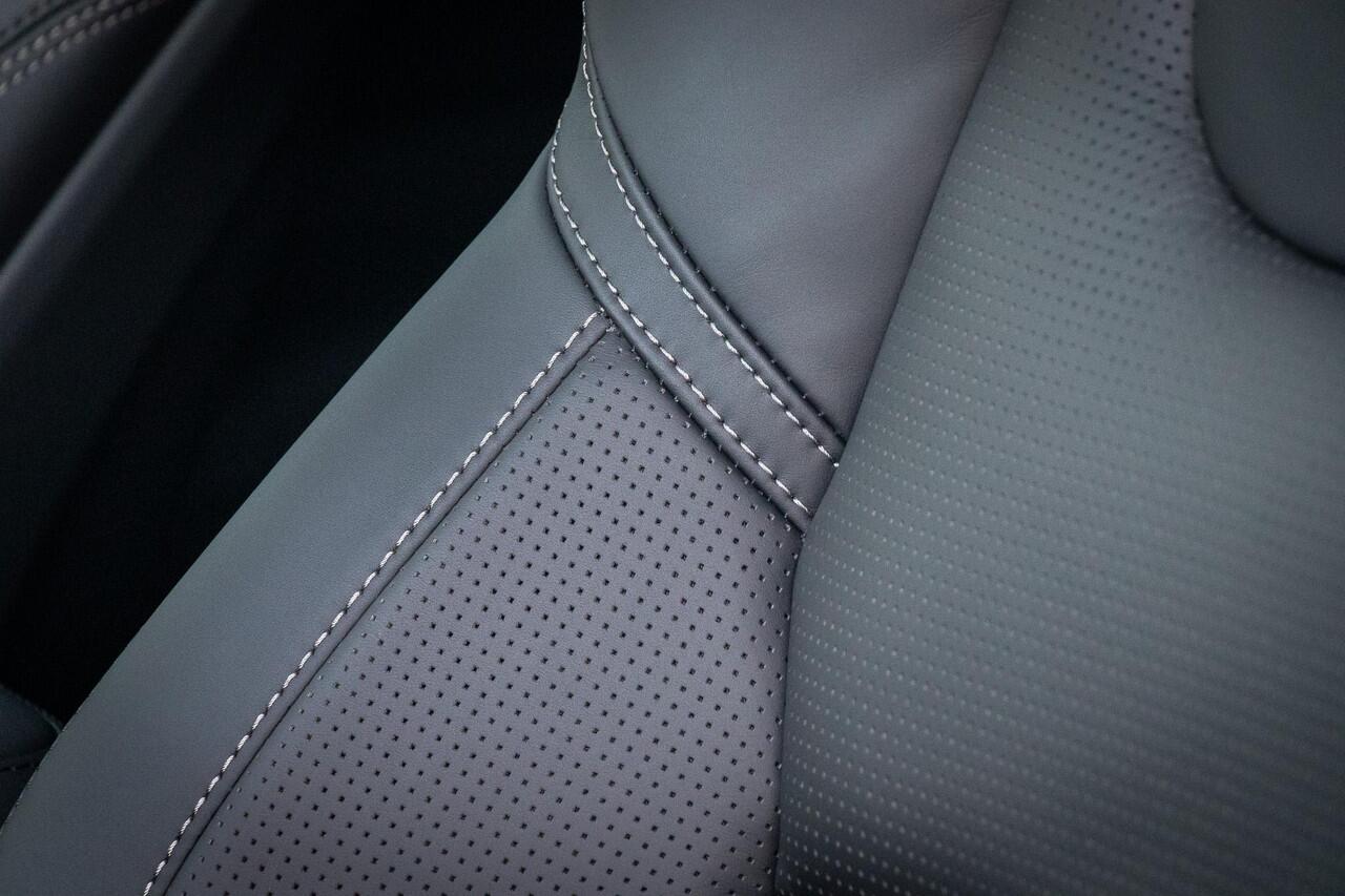 Volvo XC90 2.0 T8 Plug-in hybrid AWD Ultra Dark | Bowers & Wilkings Premium Audio | Luchtvering | 360 Camera | Head-Up | Massage + ventilatie | Extra Getint Glas | Trekhaak inklapbaar |