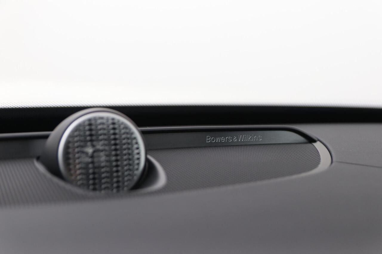 Volvo XC90 T8 Plug-in hybrid Ultra Dark | FACELIFT | Bowers&Wilkins | Massage+Ventilatie | Trekhaak | 22 Inch | Panoramadak | Head-Up | 360 Camera