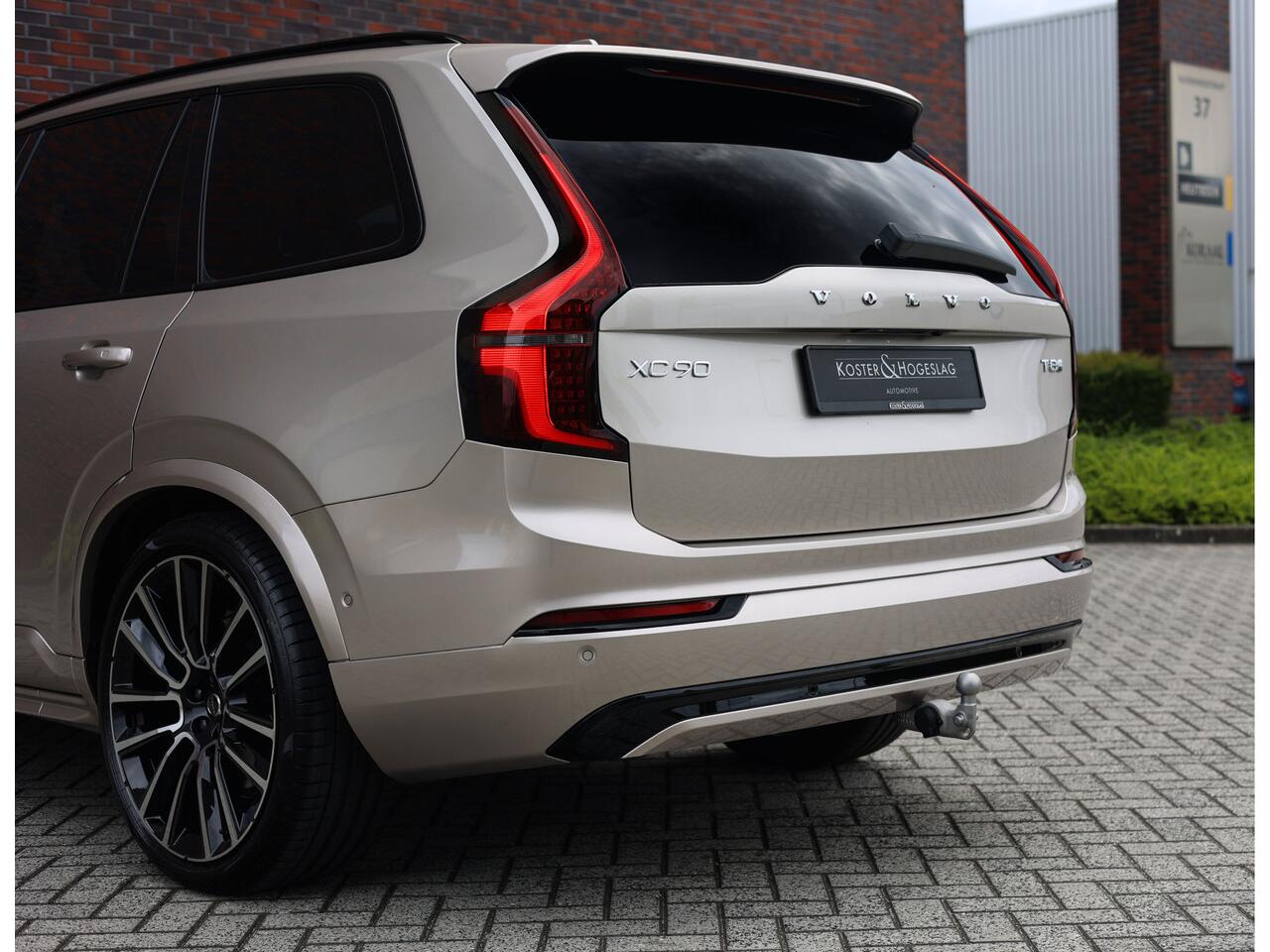 Volvo XC90 T8 AWD Ultra Dark | Direct rijden - Luchtvering - Trekhaak - Bowers&Wilkins