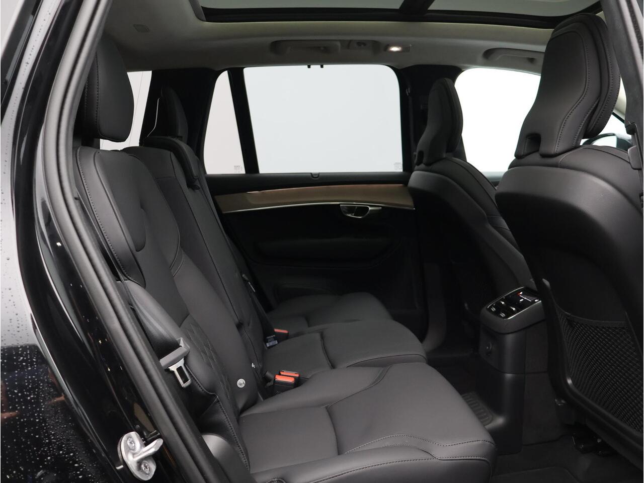 Volvo XC90 T8 455PK Plug-in hybrid AWD Ultra Bright / Facelift / Trekhaak / Luchtvering / Matrix LED / Head Up / Nubuck Hemel / Panoramisch Dak / 360gr Camera /