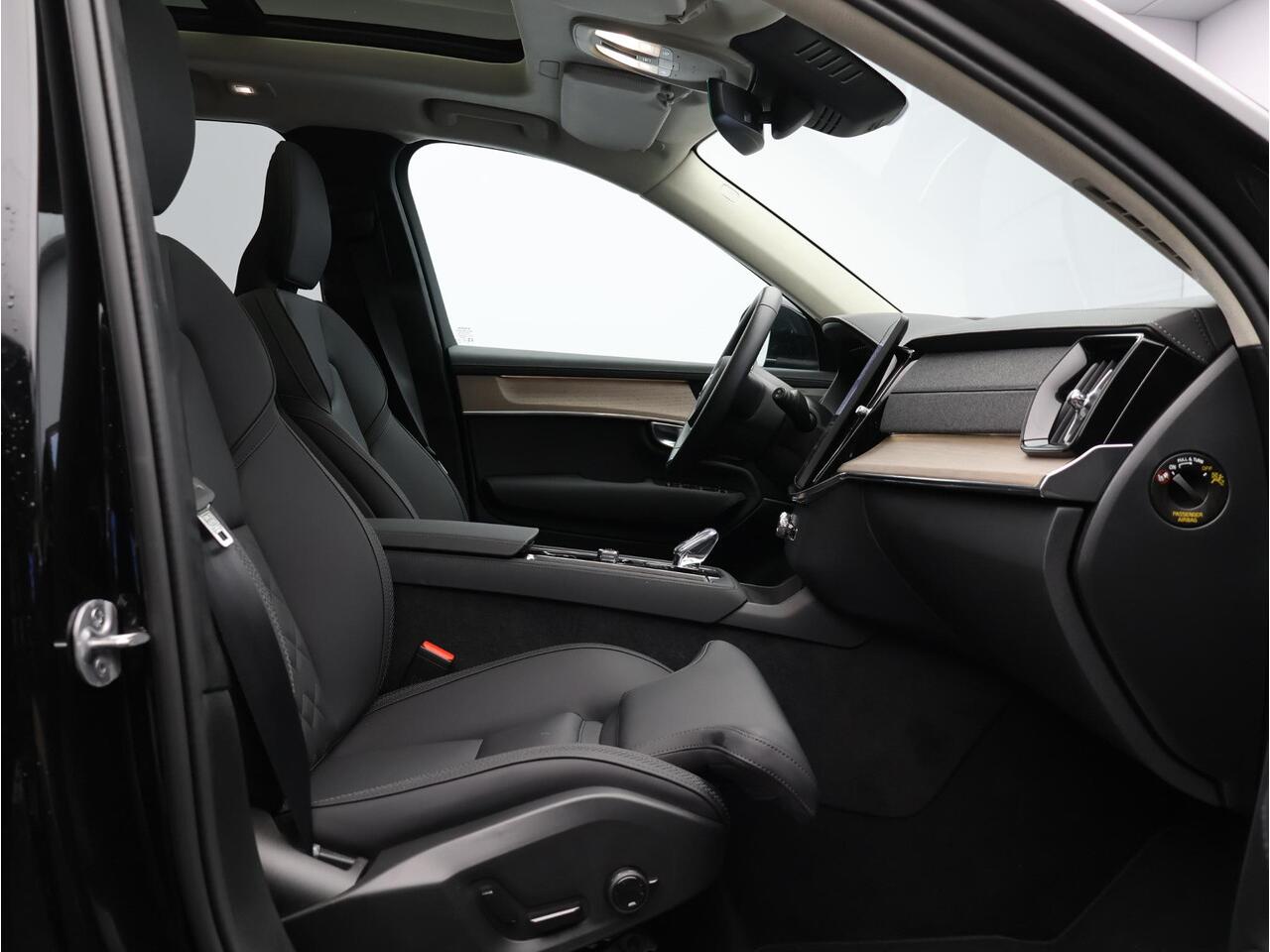 Volvo XC90 T8 455PK Plug-in hybrid AWD Ultra Bright / Facelift / Trekhaak / Luchtvering / Matrix LED / Head Up / Nubuck Hemel / Panoramisch Dak / 360gr Camera /