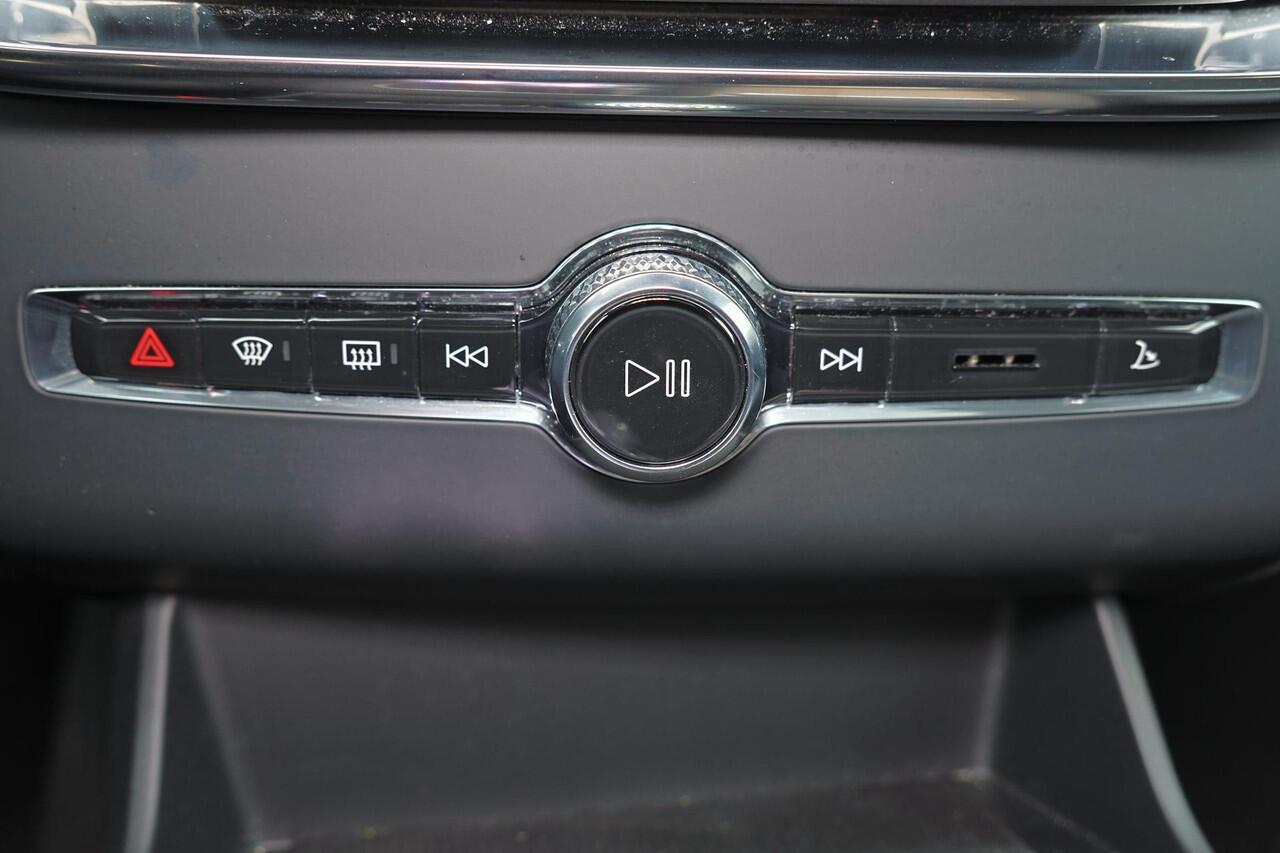 Volvo XC90 T8 Recharge AWD Plus Bright - Panorama/schuifdak - IntelliSafe Assist & Surround - 360º Camera - Harman/Kardon audio - Adaptieve LED koplampen - Vrwarmde voorstoelen, stuur & achterbank - Parkeersensoren voor & achter - Elektr. bedienb. voorstoelen met ge