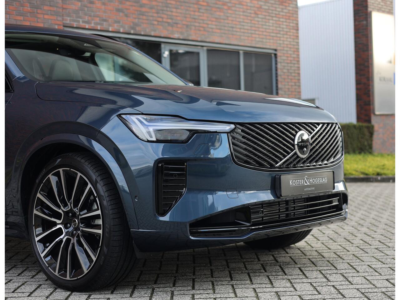 Volvo XC90 T8 AWD Ultra Dark | Pano - Massage - Trekhaak - B&W