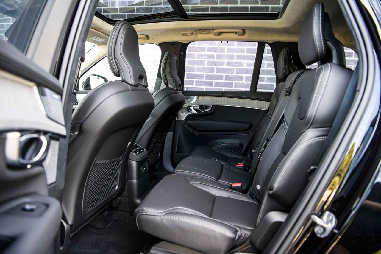 Volvo XC90 2.0 T8 Plug-in hybrid AWD Ultra Dark Executive Edition | | Luchtvering | Panoramadak | Stoel-/Stuurverwarming | Massagestoelen | 360° parkeercamera | Head-Up Display | LED Matrix koplampen | Adaptieve Cruise Control |