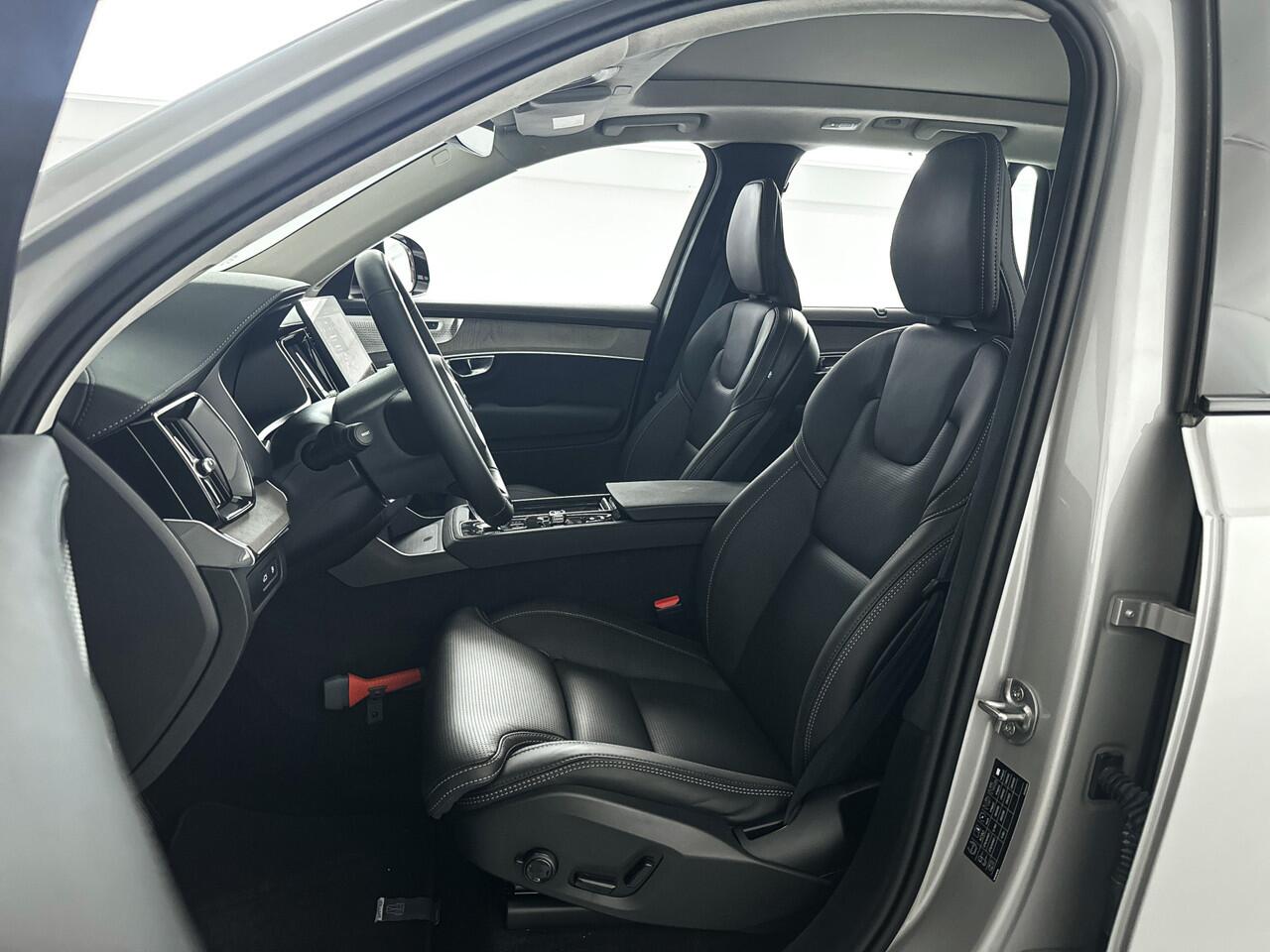 Volvo XC90 T8 Plug-in hybrid AWD Ultra Dark | Luchtvering | Panoramadak | 360º camera | Head- Up display | Bowers & Wilkins | Stoelventilatie | Trekhaak