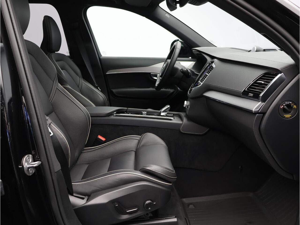 Volvo XC90 T8 455PK Recharge AWD Ultra Dark / Luchtvering / B&W Audio / Trekhaak / 22" / 360gr Camera / Extra Getint Glas / Contourstoelen Nappa /