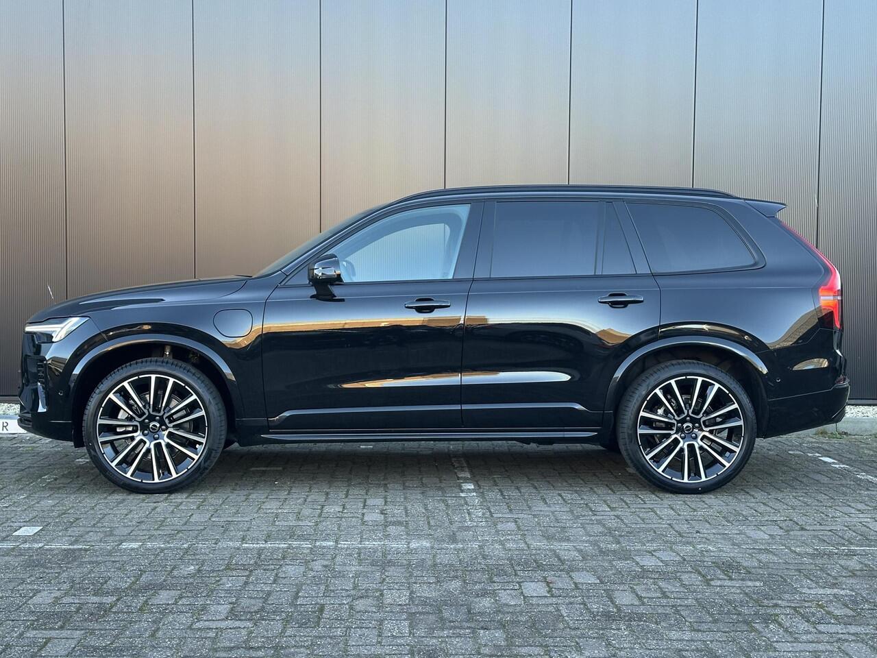 Volvo XC90 2.0 T8 Plug-in hybrid AWD Ultra Dark Exec. Ed. Panorama dak / Luchtvering / Bowers& Wilkins audio / Head-up display / Geventileerd leder met massagefunctie voorstoelen / Nubuck hemelbekl. / 22 inch wielen