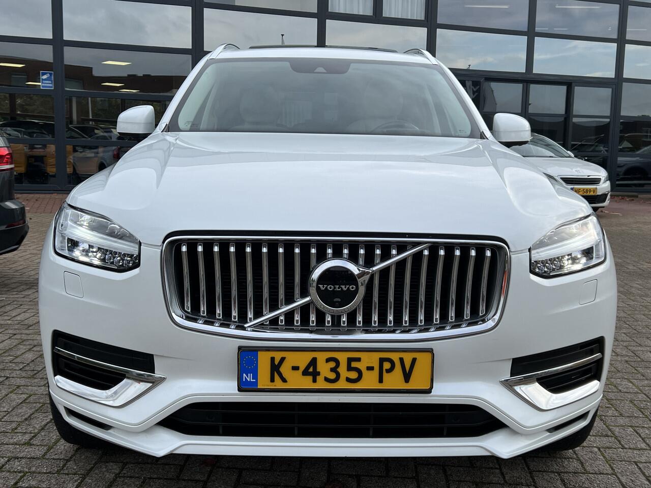 Volvo XC90 2.0 T8 Recharge 392 pk AWD Inscription 7-P Panoramadak Trekhaak Luchtvering 360 Camera Harman Kardon Pilot Assist Stuur + Stoelverwarming + Koeling Nappa Leer Head Up 20 Inch + All Season Plug in Hybride NL Auto Vol Opties